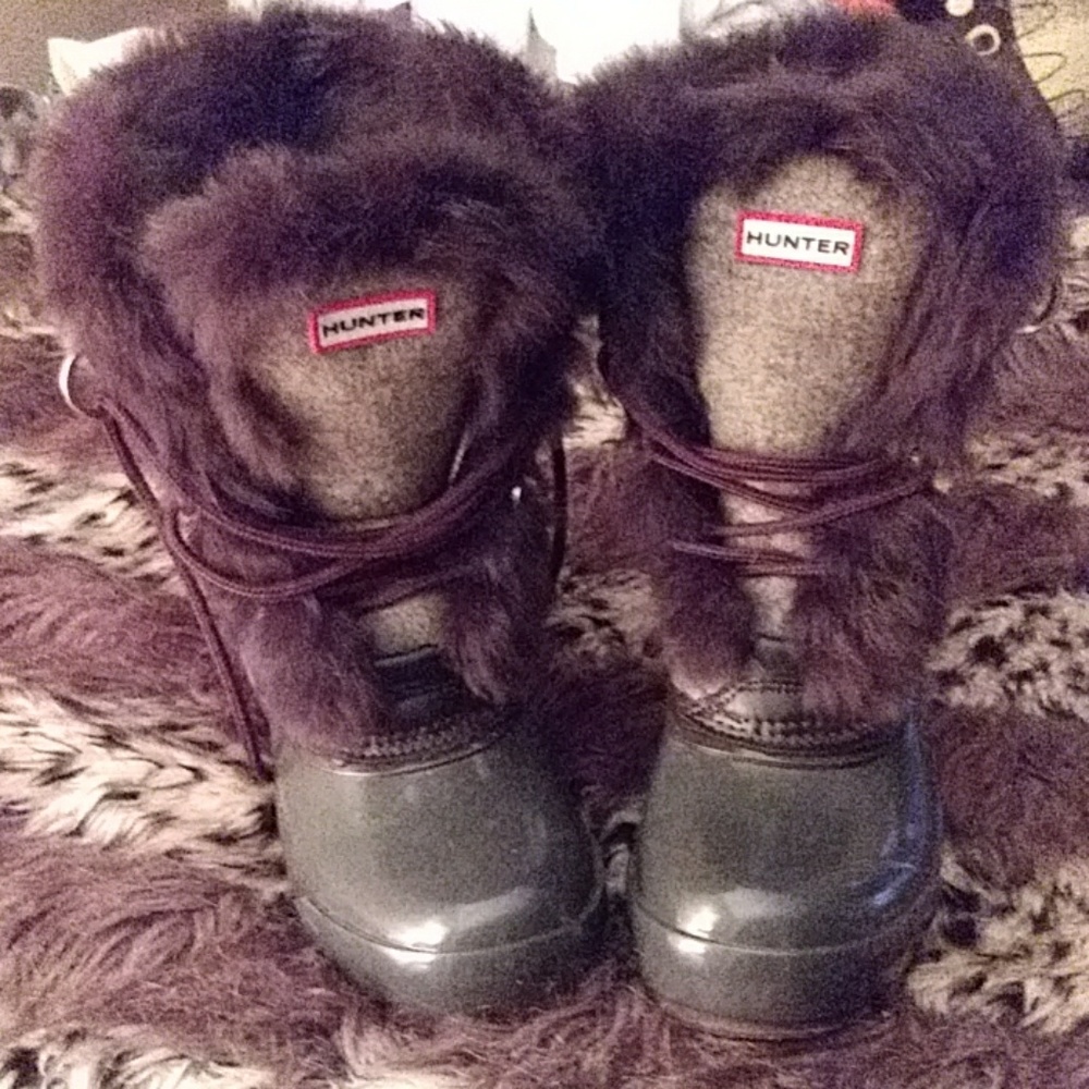 Hunter super cute boots with nice fur!!!1 hour!!!